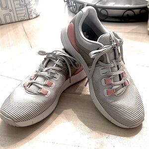 Under Armour Womens HOVR Rise Running Shoe size 9.5